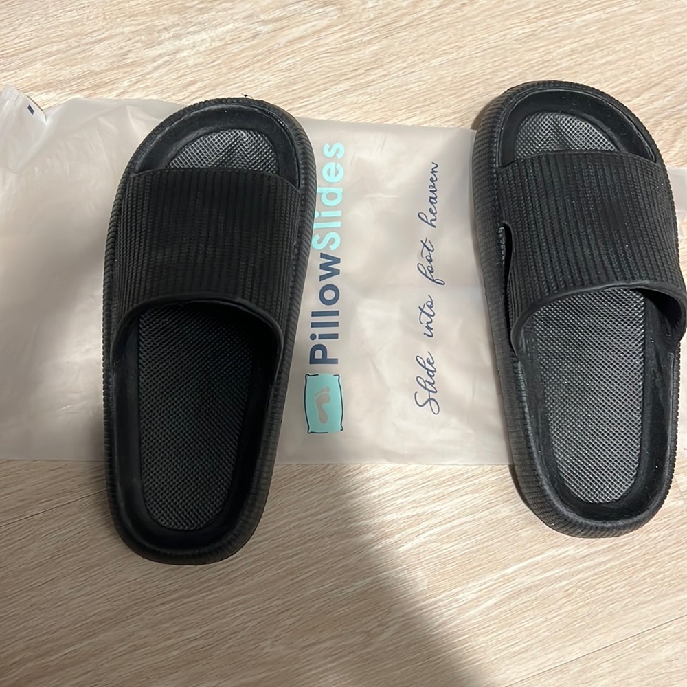 Women’s Pillow Slides Black Sandals Size 36-37 (5.5)